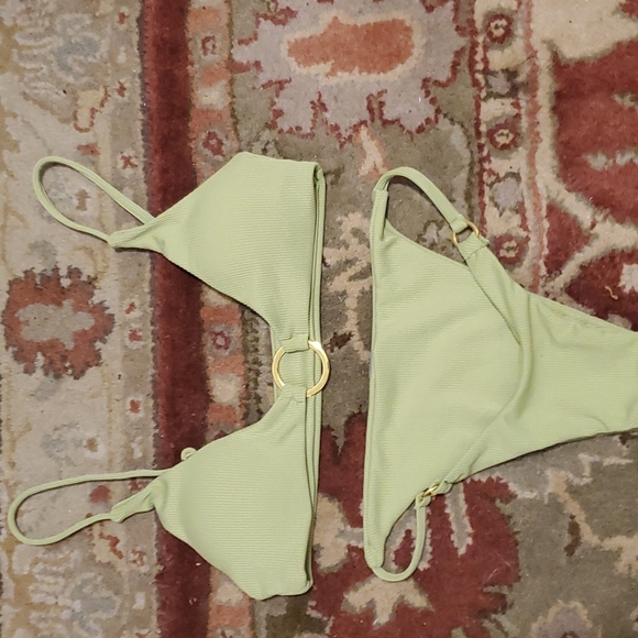 Two bikinis - Picture 5 of 7